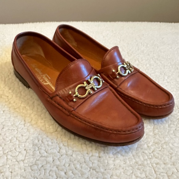 🛍️SOLD🛍️ Salvatore Ferragamo Gancini-Bit Leather Loafers - Ladies size 8.5 B - Picture 1 of 12